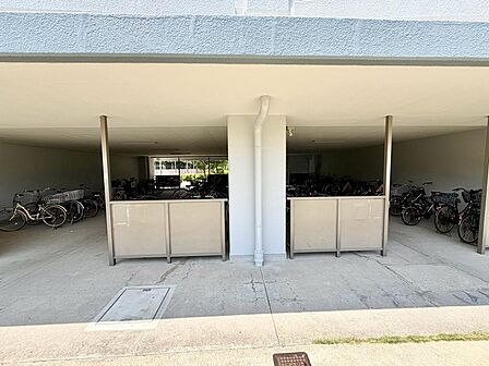 【駐輪場】屋根ございますので、雨で自転車が濡れないのは、嬉しいポイントですね!