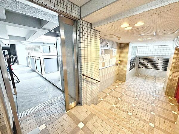 玄関にシューズボックスありますよ♪玄関周りもスッキリ片付きますね！
