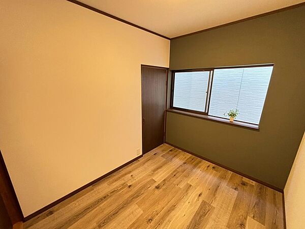 【クローゼット】お部屋を広く利用するために必須なクローゼットが全室付いています♪もちろんお荷物を収納されても良しの勝手の良いクローゼットは嬉しいですね♪