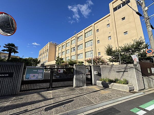 住吉小学校まで徒歩６分