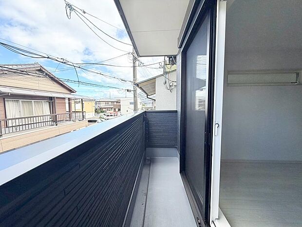 東面バルコニーですので、日当たり良好で洗濯物がよく乾きますね♪バルコニー２か所あります！洗濯物の多い日も安心ですね！
