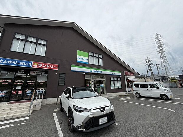 ファミリーマート和泉はつが野店まで徒歩9分