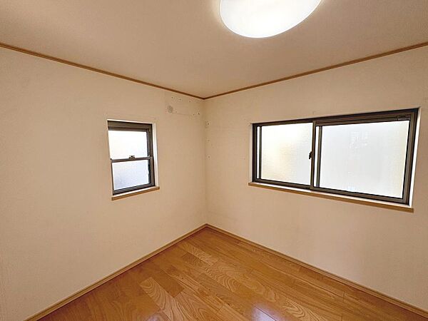 全居室２面採光ですので、明るく風通しの良い室内に気持ちも明るくなりますね♪