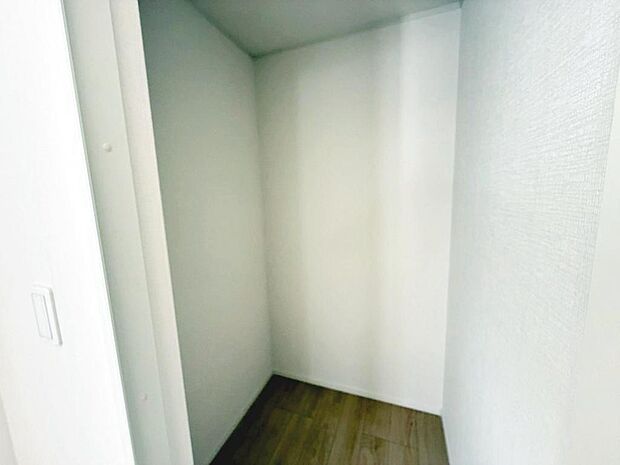 ウォークインクローゼット２カ所ございます！季節の荷物やかさばる荷物の収納場所に困らないですね♪