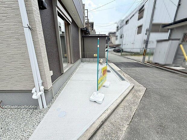 駐車場は2台駐車可能です。ハイルーフ駐車可能で駐車もしやすい角地です。