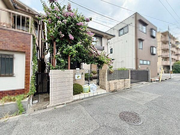 ゆとりの玄関ですよ！シューズボックスございますので、散らかりがちな玄関も片付きますね！