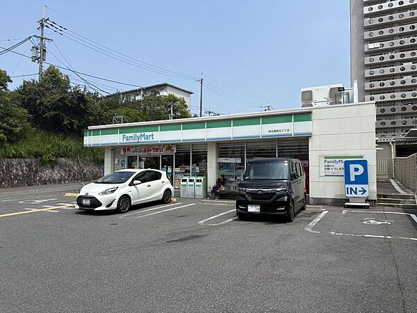 ファミリーマート泉北晴美台３丁店まで徒歩１１分