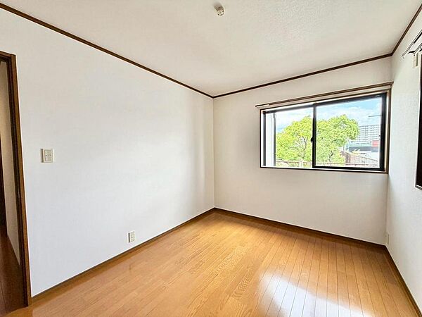 クロス・クッションフロア張替！綺麗な壁や床で室内が明るくなりますね！爽やかな気分でお過ごしいただけますよ！