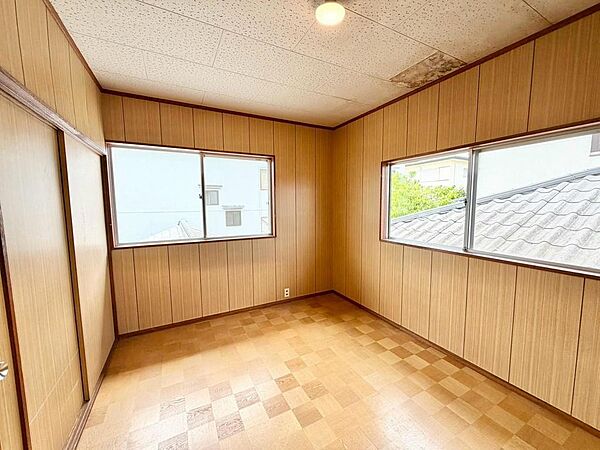 ２面採光の居室ありますよ♪明るく風通しの良い室内に気持ちも明るくなりますね！