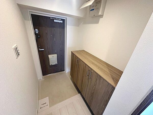 ゆとりの玄関ですよ！シューズボックスもあるので、散らかりがちな玄関もスッキリ片付きますね！