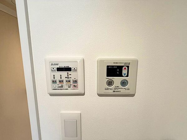 浴室乾燥機付きですので、雨の日の洗濯物も安心ですね追いだき機能付いていますので、いつでも温かいお風呂で疲れを癒せますよ