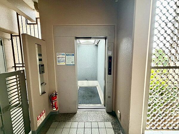 エレベーターありますので、重い荷物も楽々お部屋へ運べますね！