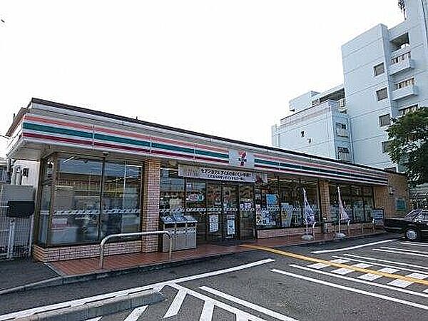 セブンイレブン堺浜寺諏訪森町店まで徒歩７分