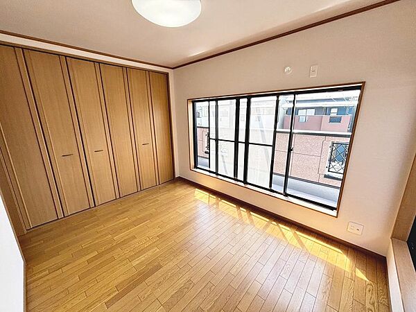 【クローゼット】お部屋を広く利用するために必須なクローゼットが全室付いています♪もちろんお荷物を収納されても良しの勝手の良いクローゼットは嬉しいですね♪