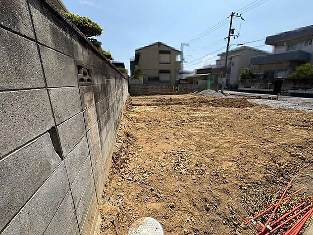 ベルヒル北野田まで徒歩18分!サンプラザまで徒歩13分!ファミリーマートまで徒歩6分!薬のアオキまで徒歩6分!お買い物に便利な立地ですね♪