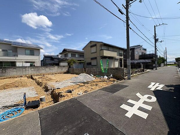 【全棟LDK約17.5帖以上】大きな窓のあるリビングは、陽光あふれる明るい空間です♪居心地良く、ご家族皆がゆったり寛げる憩いの空間となりそうです♪