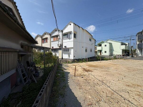 現地見学当日から承っております♪現地周辺の環境や、駅までの道のりなど周辺環境も合わせてご確認いただき、ぜひご検討ください！