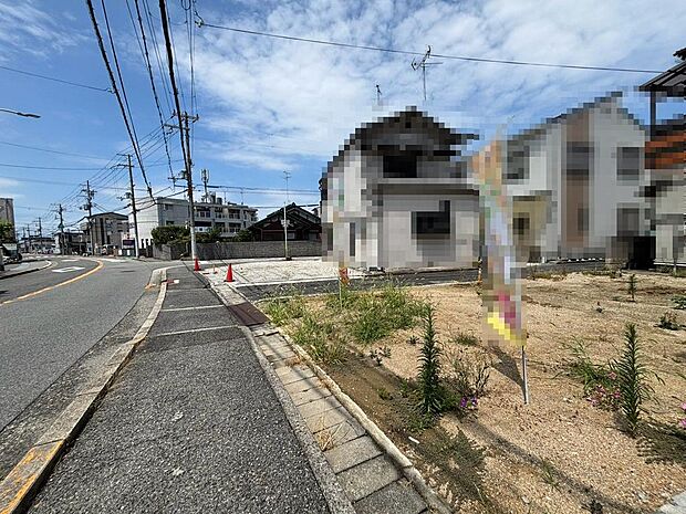【陽当たり良好な南向き】西側も通路になっていて角地同様の明るさ・通風が確保されますよ♪