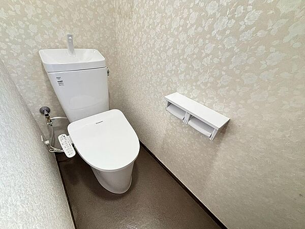 【トイレ交換】綺麗なトイレで清潔感があり気持ちがいいですね♪