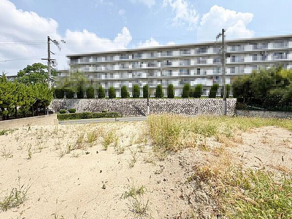 セブンイレブン泉北槇塚台店まで徒歩８分！ウエルシア堺片蔵店まで徒歩１３分！お買い物に便利ですね♪