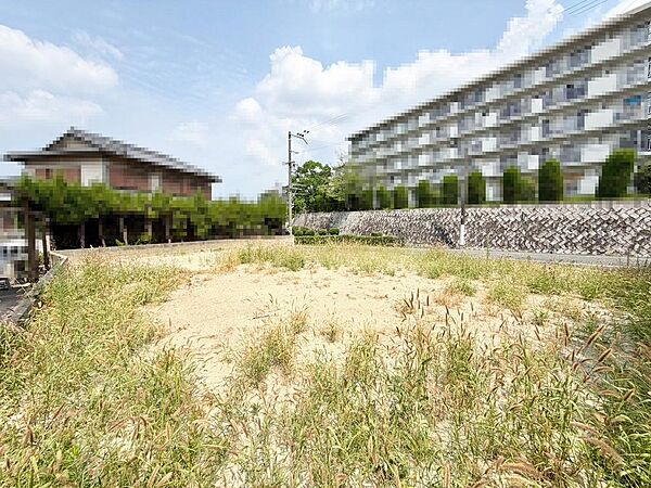 【個性あふれる住まいを実現できる「建築条件無の売土地」です】