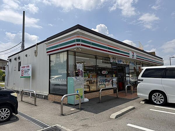セブンイレブン泉北槇塚台店まで徒歩８分