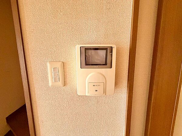 【TVモニター付きインターフォン】 防犯設備として欠かせないTVモニター付きインターフォンがあります♪
