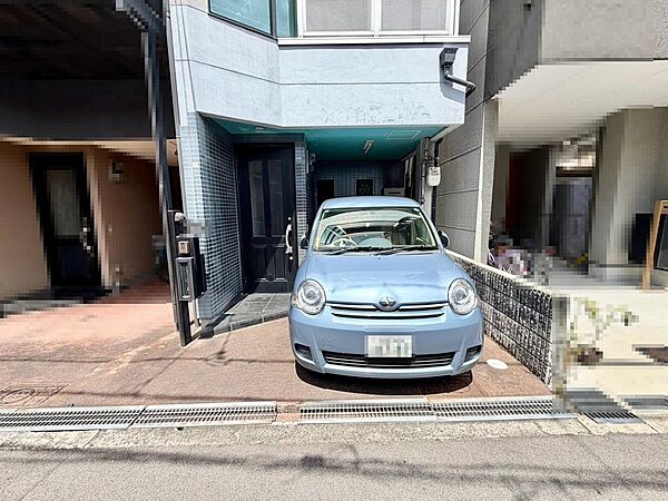 駐車スペースありますよ！車種制限あります！愛車の置き場所に困らないですね♪