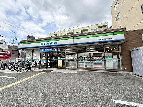 ファミリーマートMYS我孫子町駅東店まで徒歩２分