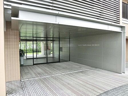ゆとりのある洗面室ですよ！朝の身支度もスムーズにできますね！収納もあるので、ストックアyタオルの置き場所にも困りませんね♪