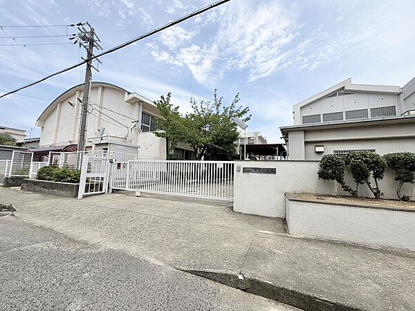 岸和田市立東光小学校まで徒歩１１分
