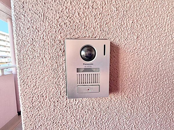 【TVモニター付きインターフォン】 防犯設備として欠かせないTVモニター付きインターフォンがあります♪
