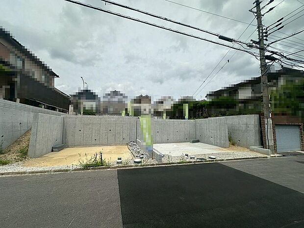 【LDK約17.3帖】大きな窓のあるリビングは、陽光あふれる明るい空間です♪居心地良く、ご家族皆がゆったり寛げる憩いの空間となりそうです♪