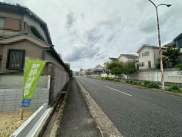 【駐車場】並列に駐車2台可能です!車の出し入れもスムーズに出来ますね!