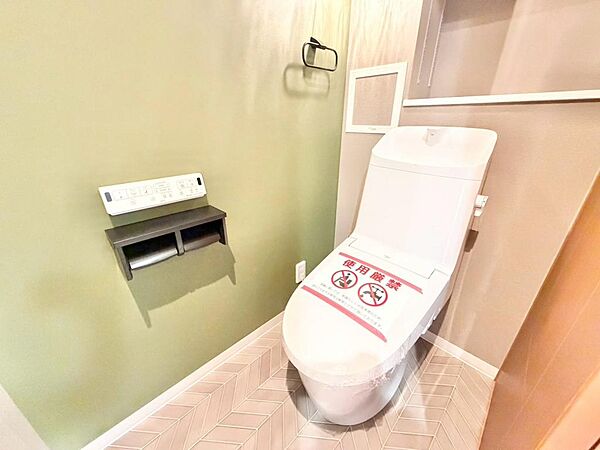 【トイレ新調】温水便座洗浄便座ですので、寒い日も温かい便座で安心して使用していただけますよ！