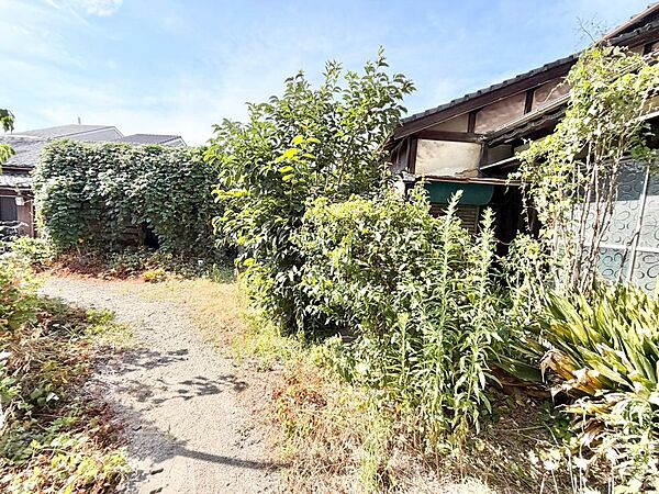 現況でお渡し、建築条件なしです！そのまま使うも良し、お好きな家を建て直すも良しです♪