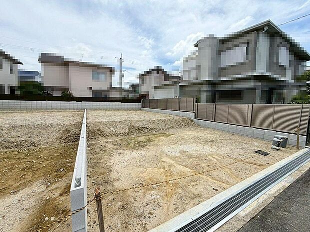約5帖の洋室はリビングに隣接してますので、繋げると広々お使い頂けますよ!来客時にも嬉しいですね!
