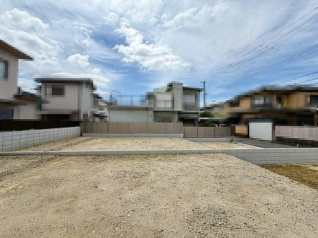 【浴室乾燥機付】浴室には窓があり換気良好に保てます。1坪タイプのバスルーム!浴室暖房乾燥機付きで機能面も十分です!