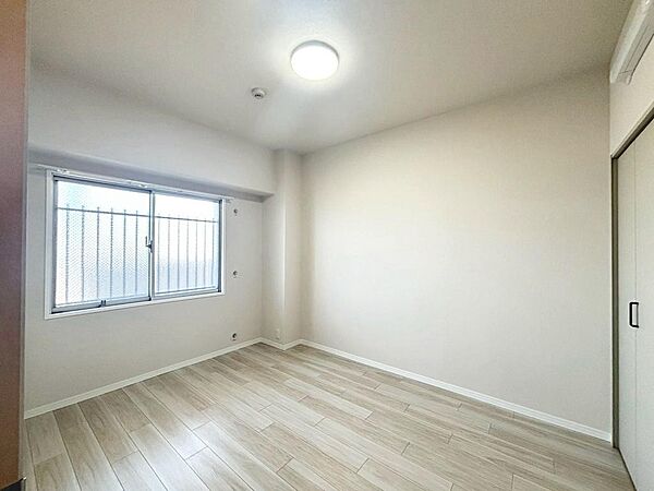 クロス張替・床材リフォーム済！綺麗な壁や床で室内が明るくなりますね！爽やかな気分でお過ごしいただけますよ！