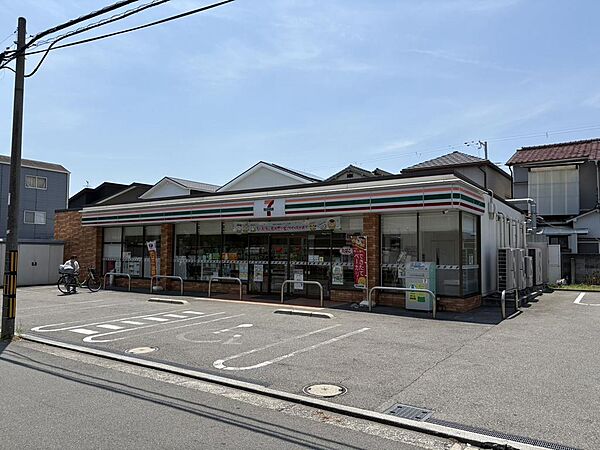 セブンイレブン堺出島町３丁店まで徒歩８分