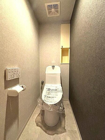 【トイレ新調】温水便座洗浄便座ですので、寒い日も温かい便座で安心して使用していただけますよ！