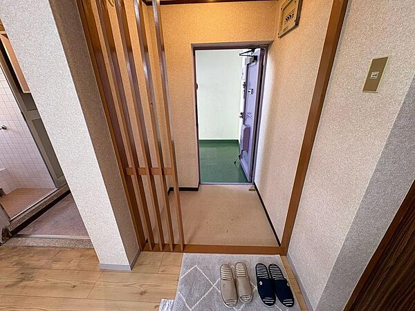 ゆとりの玄関ですよ！シューズボックス置けば、散らかりがちな玄関も片付きますね！