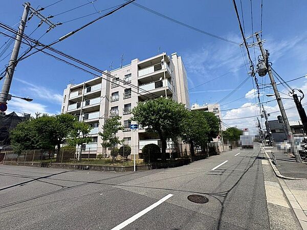 お家探しを始めてみようと思われたら【イエストア】までお気軽にご相談下さいませ♪現地見学当日から承っております♪現地周辺の環境や、駅までの道のりなど周辺環境も合わせてご確認いただき、ぜひご検討ください！