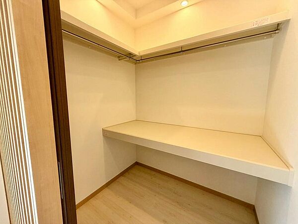 【ゆとりある収納あります】季節の荷物やかさばる荷物やお子様の思い出の品などの収納場所に困らないですね！