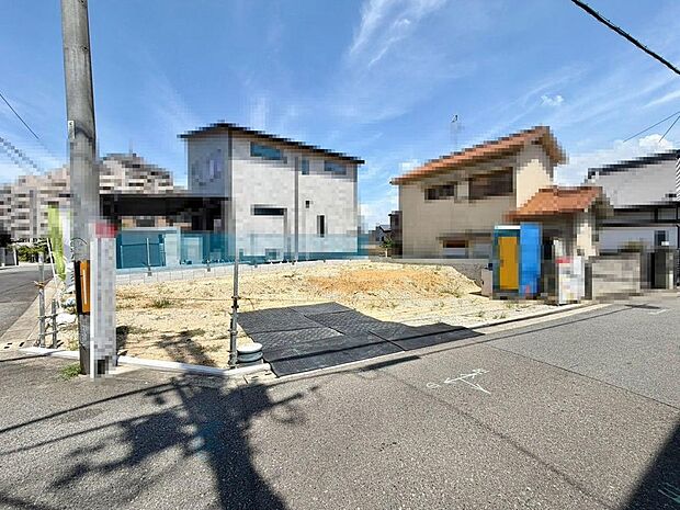 現地見学当日から承っております♪現地周辺の環境や、駅までの道のりなど周辺環境も合わせてご確認いただき、ぜひご検討ください！