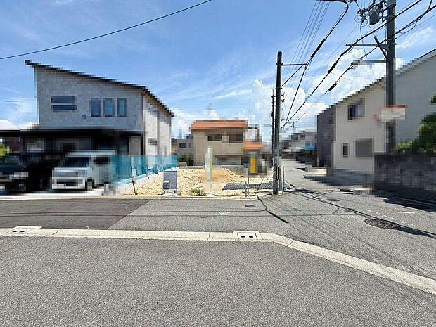 玄関にシューズボックスありますよ！玄関周りもスッキリ片付きますね♪