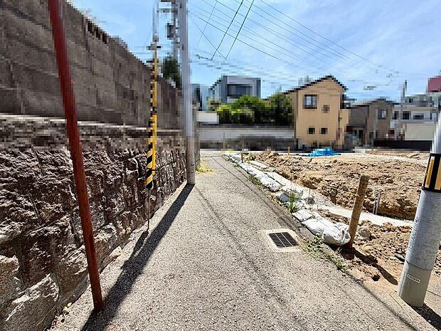 ローソン浜寺石津東三丁店まで徒歩5分!エディオン堺石津店まで徒歩10分!ホームセンターコーナン堺店まで徒歩11分!お買い物に便利な立地ですね♪