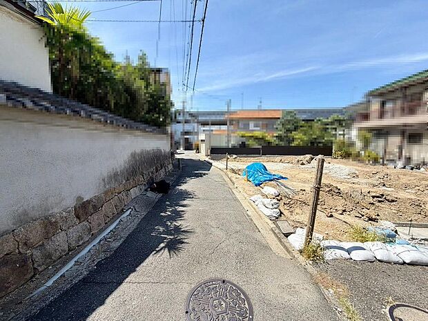 【換気暖房乾燥機付】一坪以上の浴室でのびのび一日の疲れを癒して下さいね!浴室に窓が付いているので、換気ができて湿気やカビ防止になりますよ♪