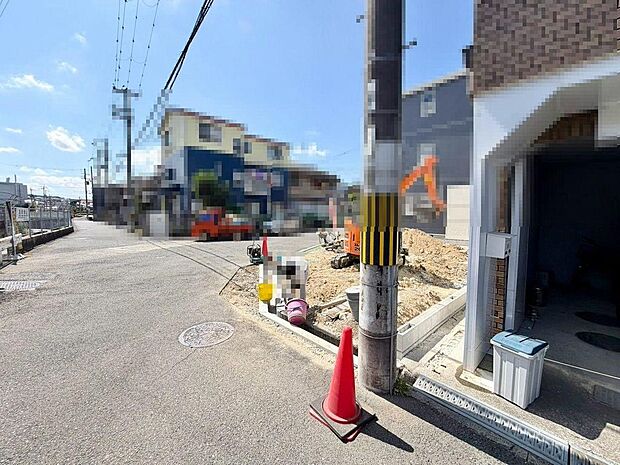 【浴室乾燥機付】浴室には窓があり換気良好に保てます♪浴室暖房乾燥機付きで機能面も十分です!