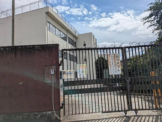 富秋中学校まで徒歩3分